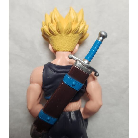 Dragon Ball Z 6" Super Saiyan Trunks DXF Figure Banpresto Pre-owned - Picture 4 of 6